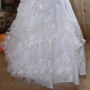 Продам Свадебное платье,  атласное
